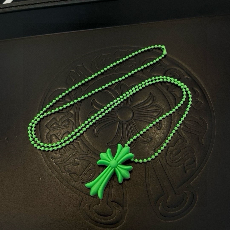 Ch*0me He**ts necklaces